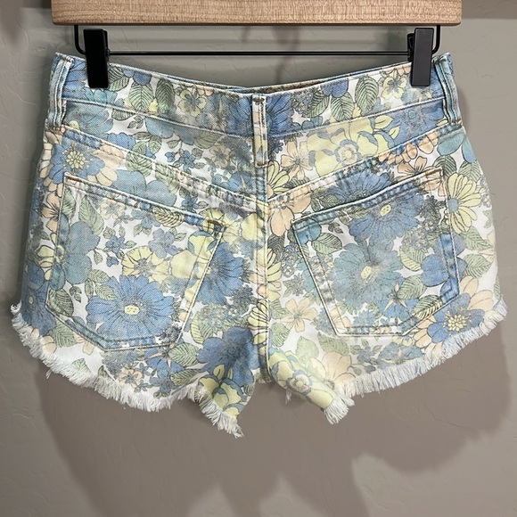 We The Free People Shorts Jean Distressed Flower Floral Loving Good Vibrations - Picture 4 of 10
